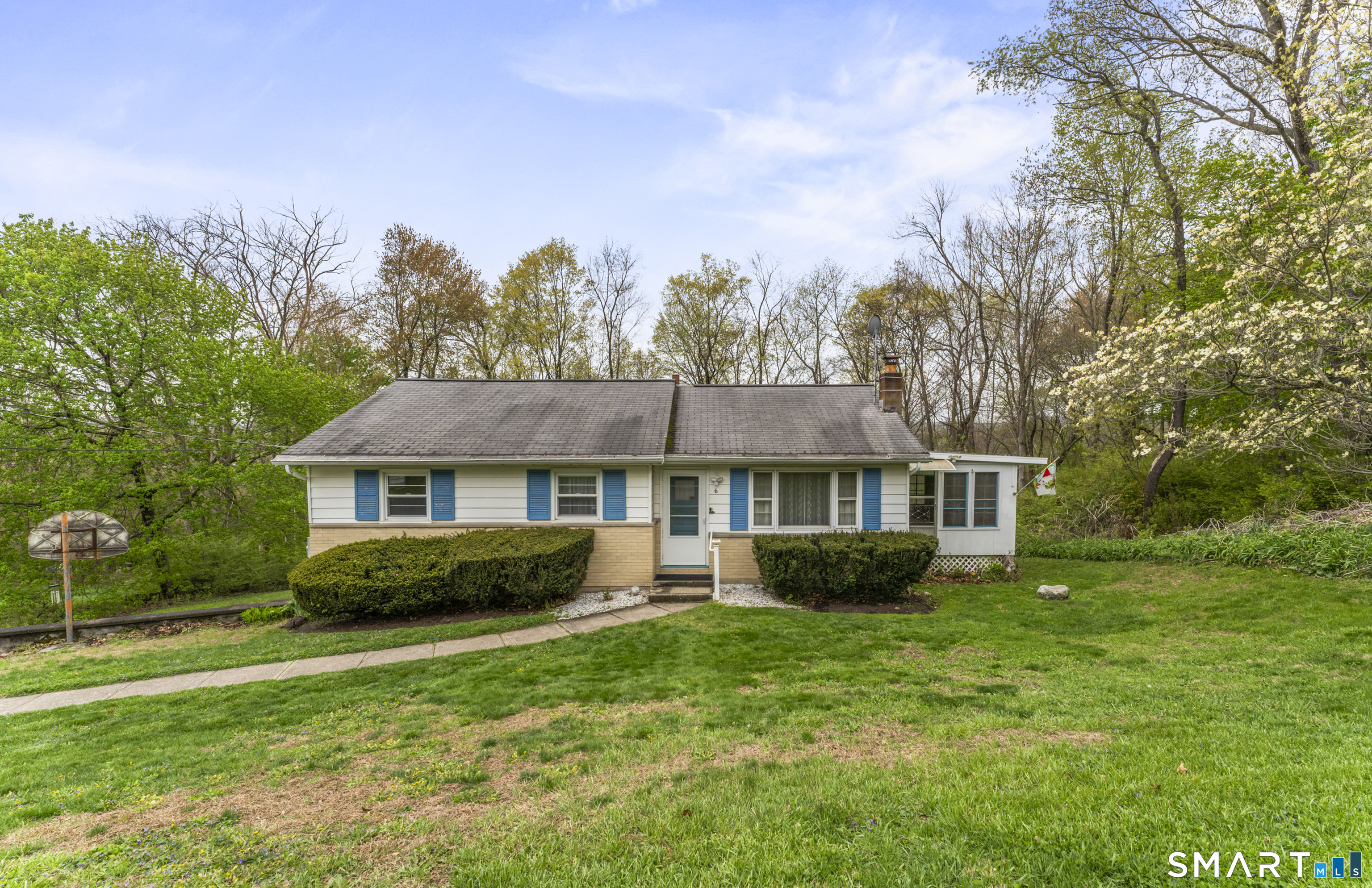 6 Sunrise Road Danbury, CT 06810 - Photo 3 of 38