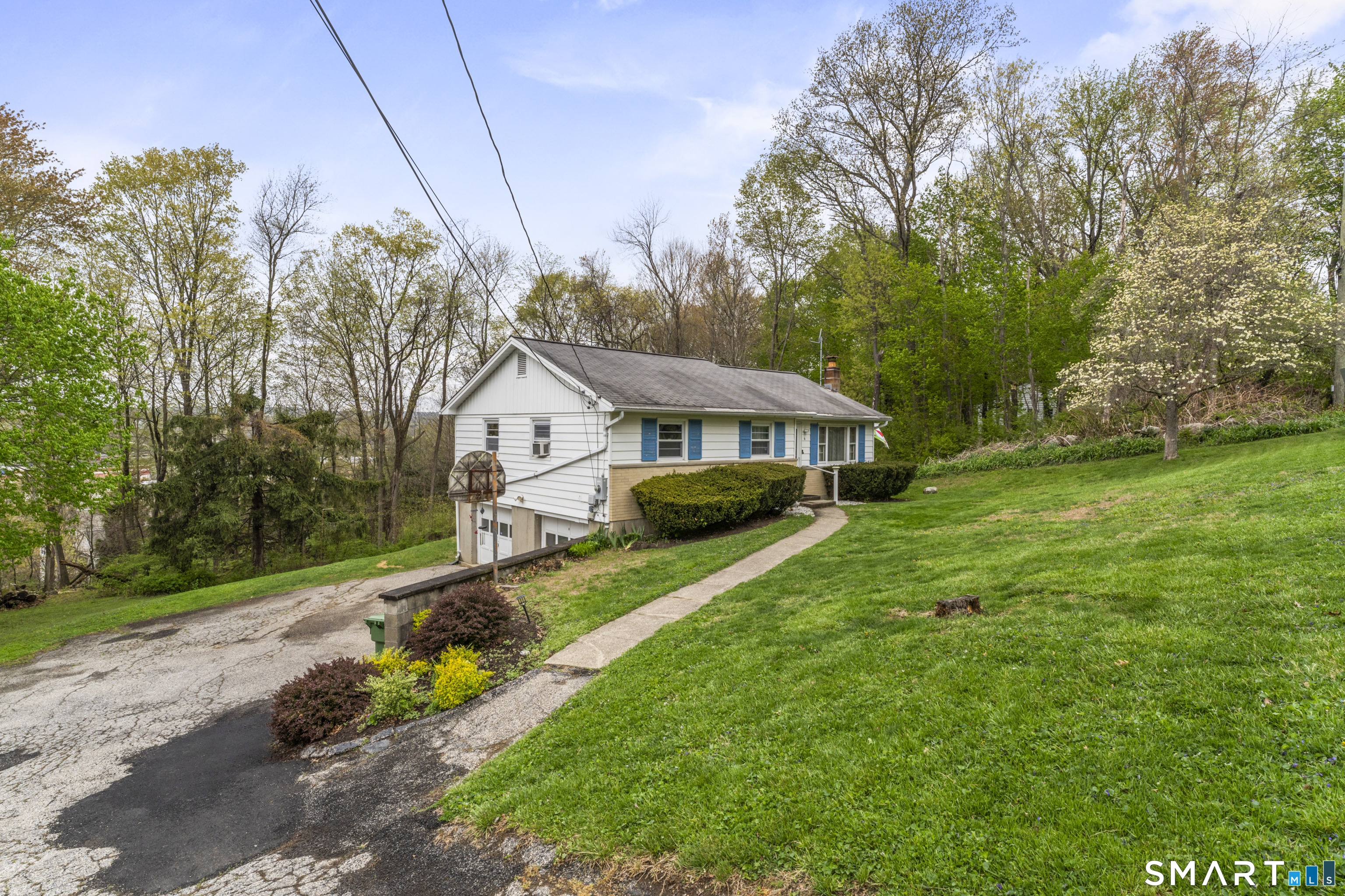6 Sunrise Road Danbury, CT 06810 - Photo 5 of 38