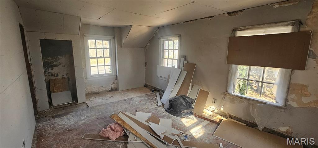 810 Airport Road St. Louis, MO 63135 - Photo 8 of 12 Gallery Image 8