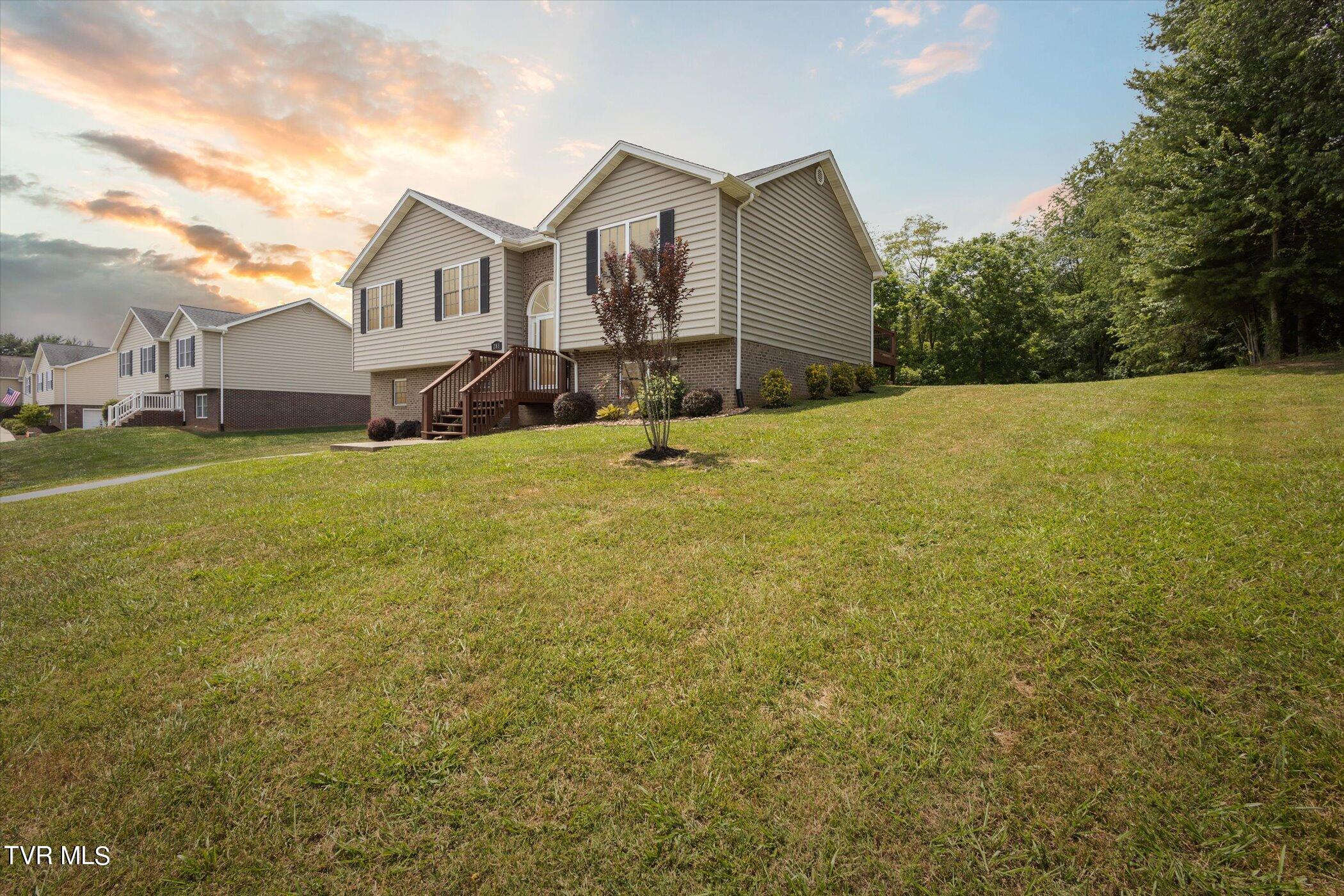 283 Valley Pike Road Bristol, TN 37620 - Photo 3 of 30 283 Valley Pike