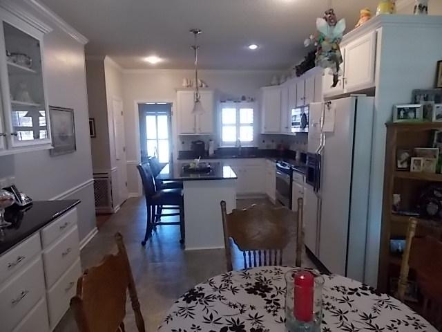 349 Duncan Chapel Road Harleyville, SC 29448 - Photo 25 of 30 KIT & BREAKFAST AREA (12'x26')