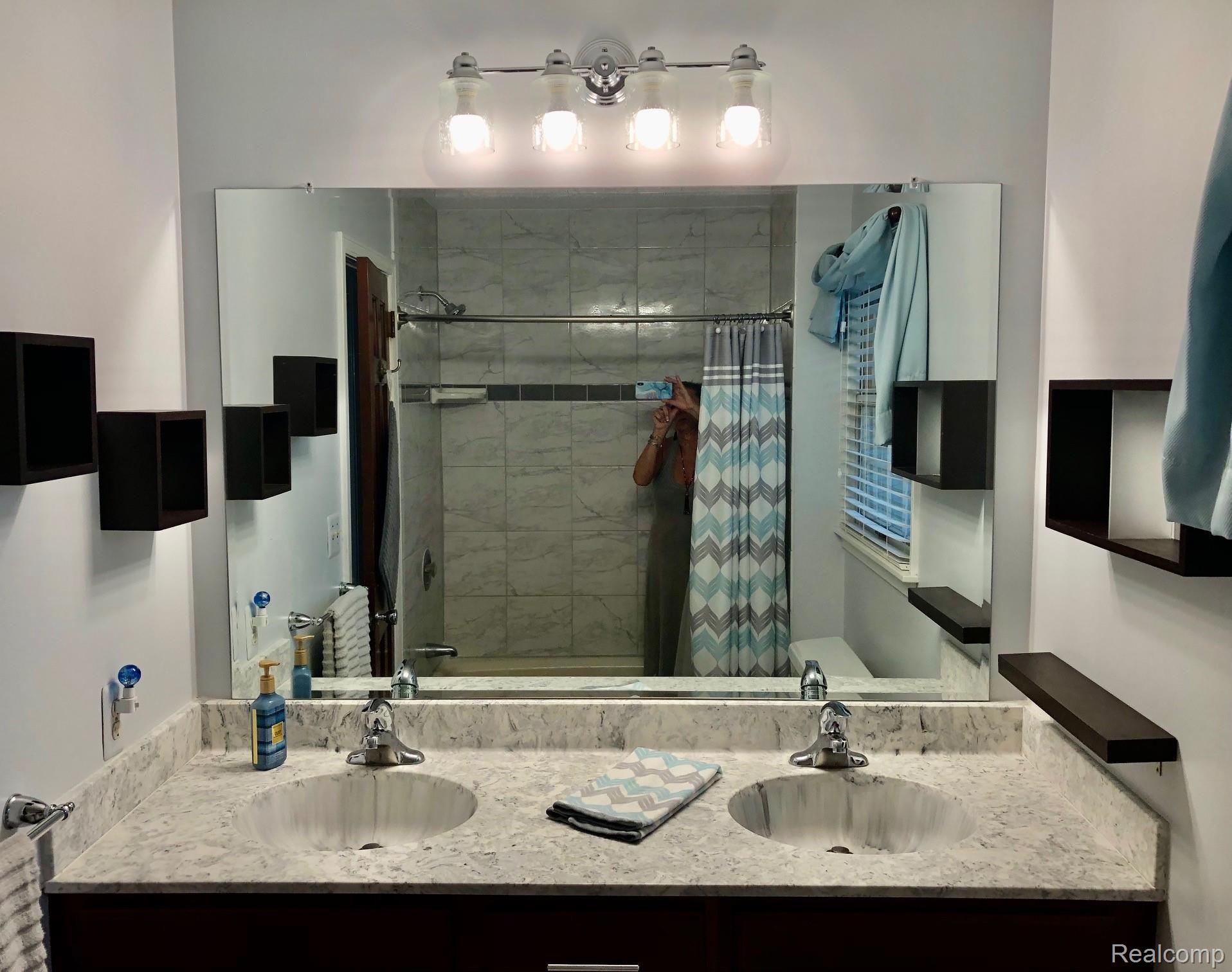 5975 Ludwig Road Oxford, MI 48371 - Photo 49 of 73 Full bath upper level
