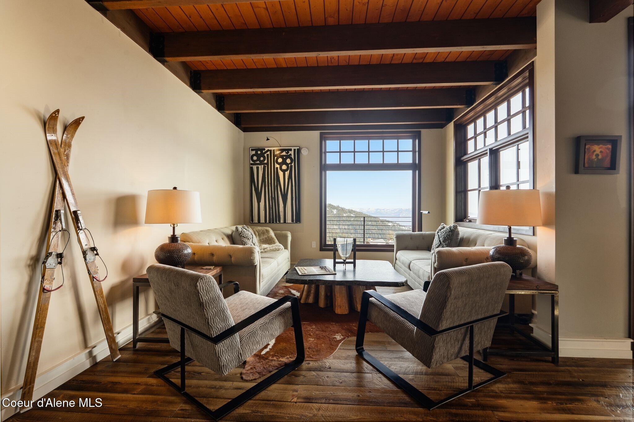 91 Village Lane Sandpoint, ID 83864 - Photo 15 of 66 Picturesque Living Room