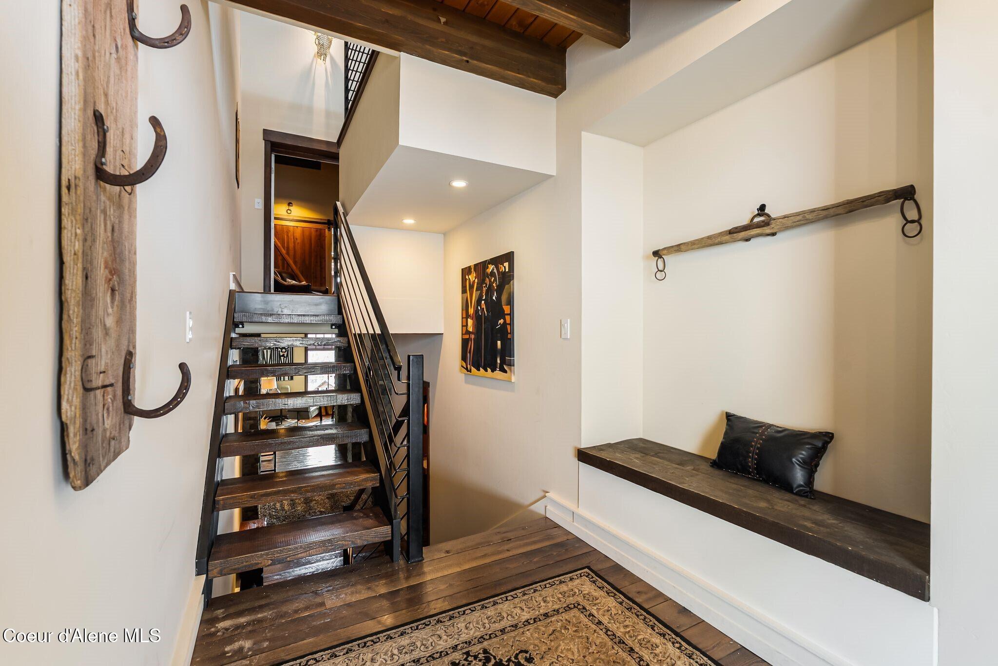 91 Village Lane Sandpoint, ID 83864 - Photo 4 of 66 Inviting Entry