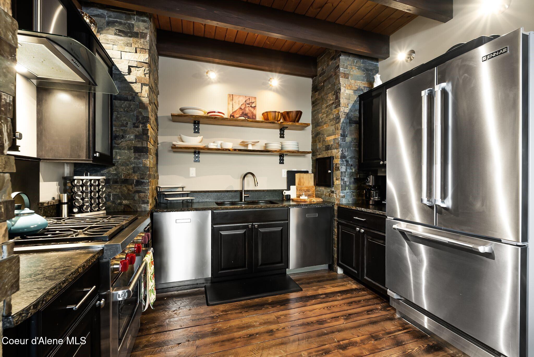 91 Village Lane Sandpoint, ID 83864 - Photo 9 of 66 Gourmet Kitchen