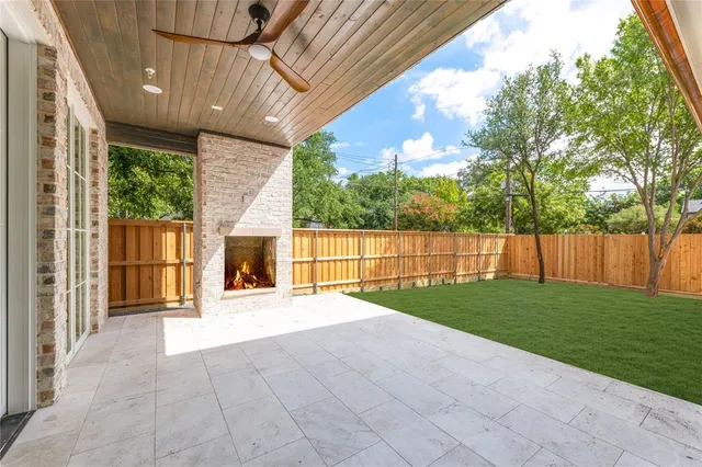 a view of an house with backyard and a backyard