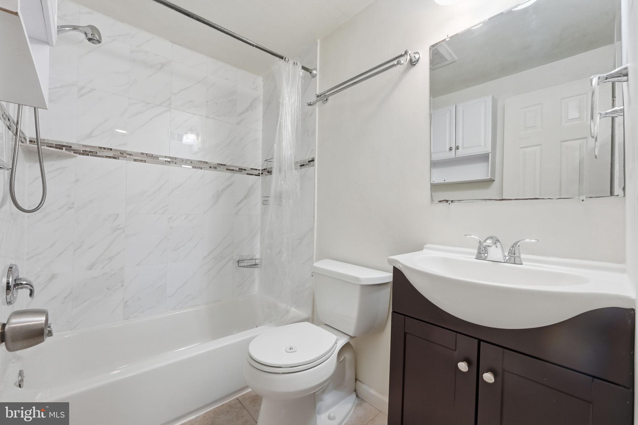 702 Dryden Street Silver Spring, MD 20901 - Photo 19 of 40 Full Bathroom on Main Level