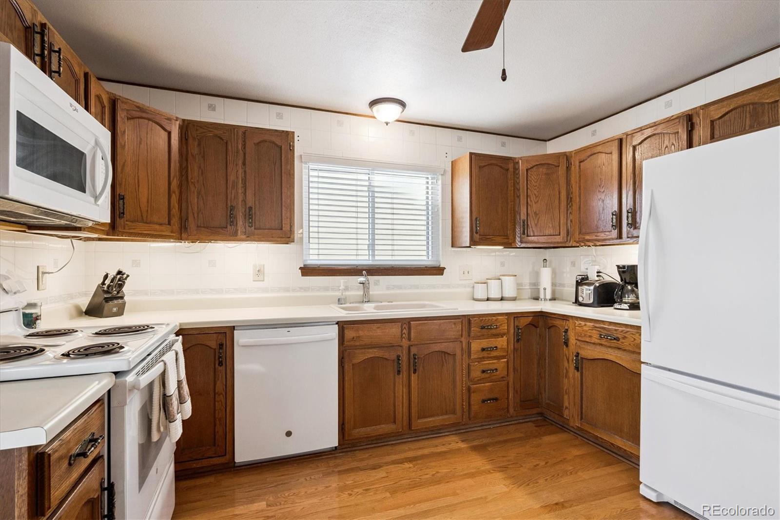 7 Dunbarton Court Highlands Ranch, CO 80130 - Photo 9 of 34 Gallery Image 9