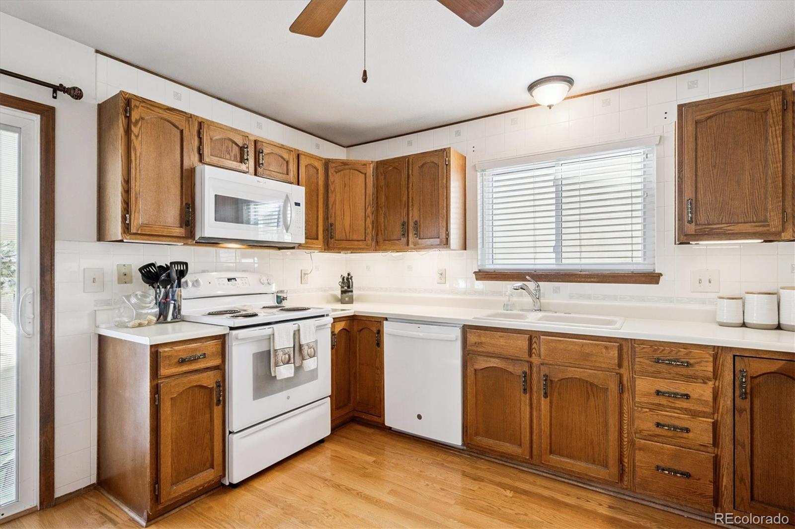 7 Dunbarton Court Highlands Ranch, CO 80130 - Photo 10 of 34 Gallery Image 10