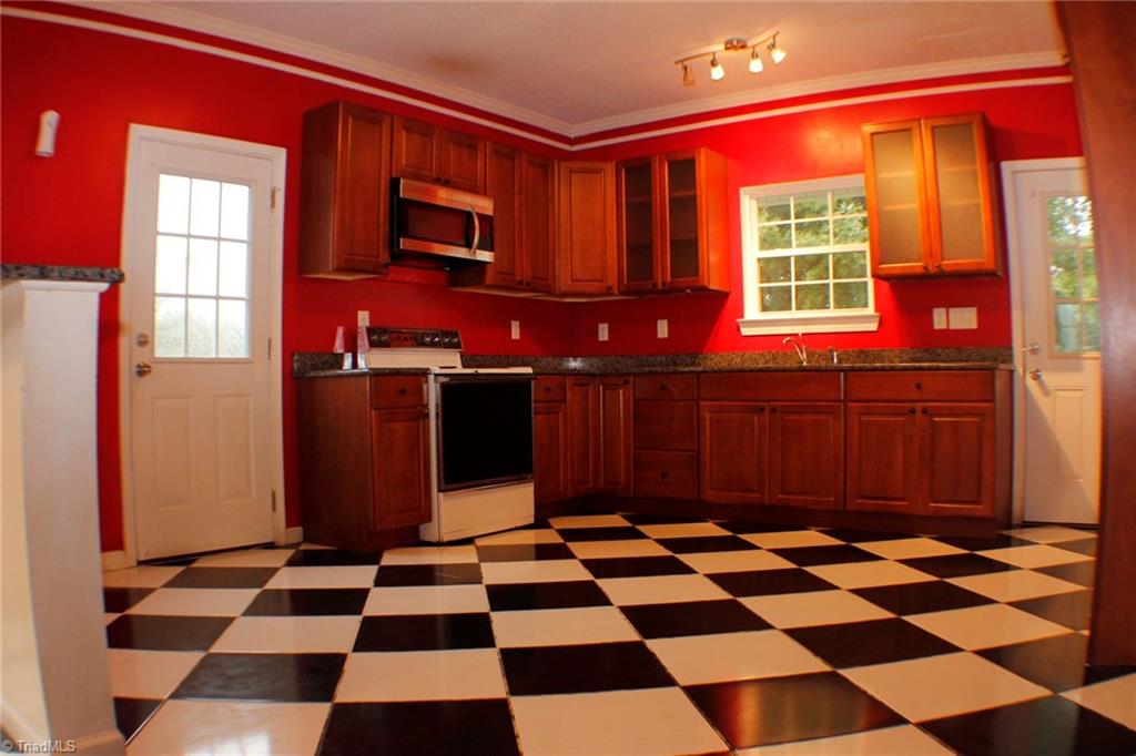 604 Prospect Street High Point, NC 27260 - Photo 7 of 25 Gallery Image 7