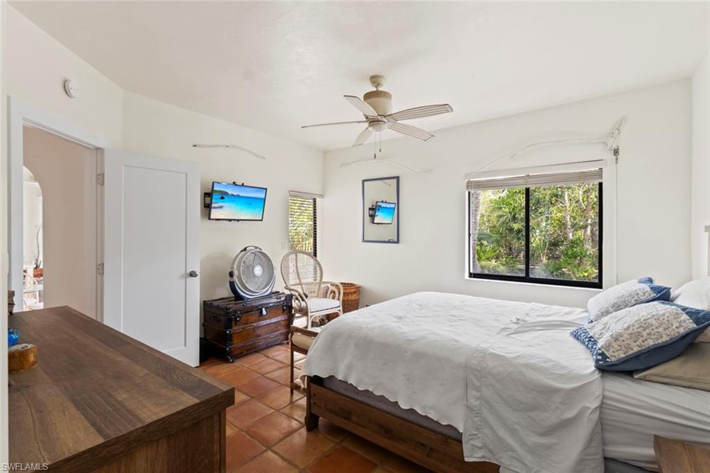 2294 Anchorage Lane, Unit B Naples, FL 34104 - Photo 15 of 31