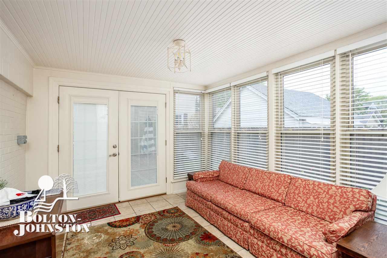 295 Ridgemont Road Grosse Pointe, MI 48236 - Photo 19 of 39 50076363-18.JPG