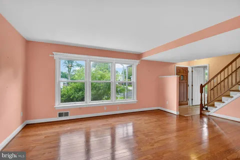 $899,000 | 8337 Carnegie Drive, Vienna, VA 22180