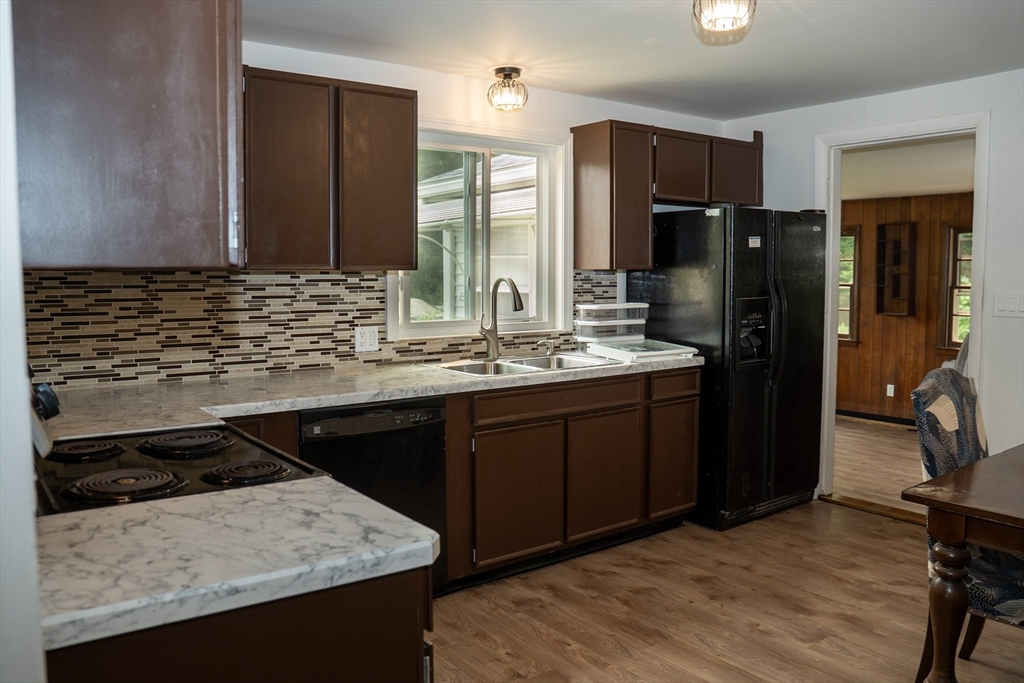 159 Roy Street Springfield, MA 01104 - Photo 15 of 34
