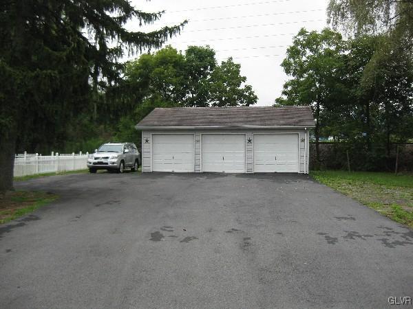 4770 Chapmans Road Allentown, PA 18104 - Photo 3 of 12 Garage