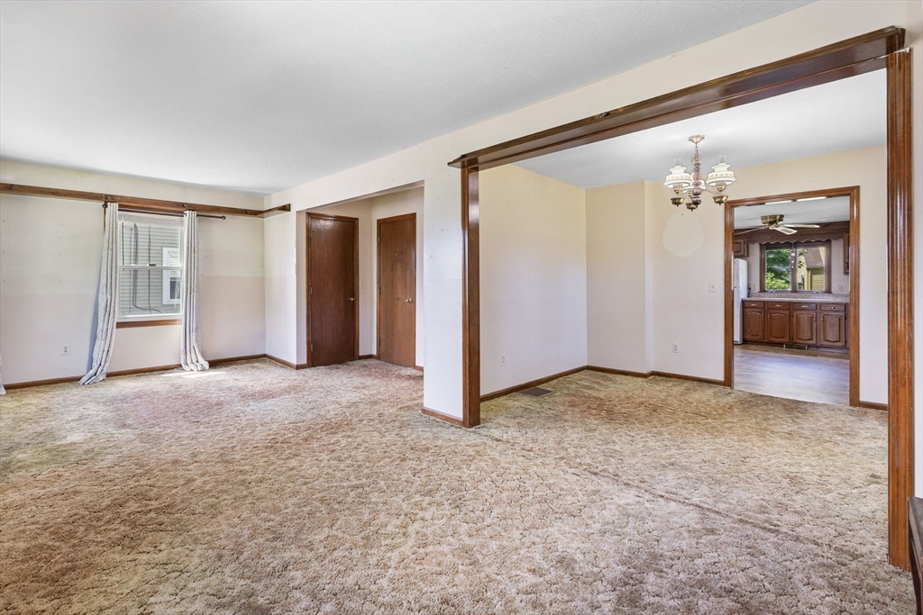 25 Prince Avenue West Springfield, MA 01089 - Photo 13 of 31