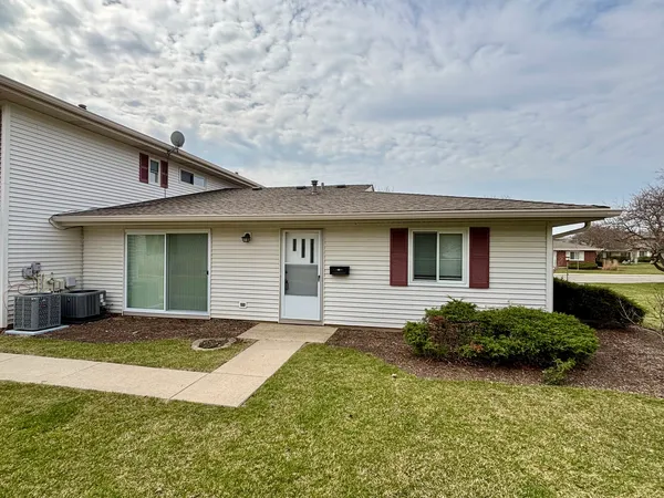 $2,250 | 236 Whidah Court, Unit 236, Schaumburg, IL 60193