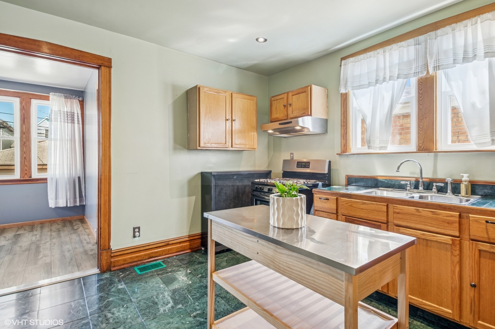 4339 North Ridgeway Avenue Chicago, IL 60618 - Photo 12 of 30 Gallery Image 12
