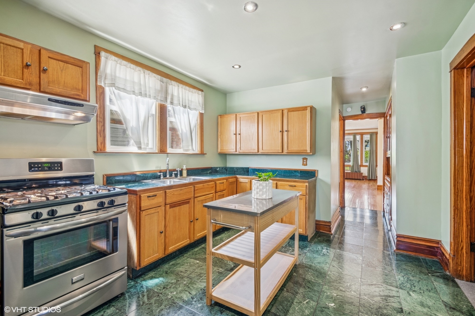 4339 North Ridgeway Avenue Chicago, IL 60618 - Photo 14 of 30 Gallery Image 14