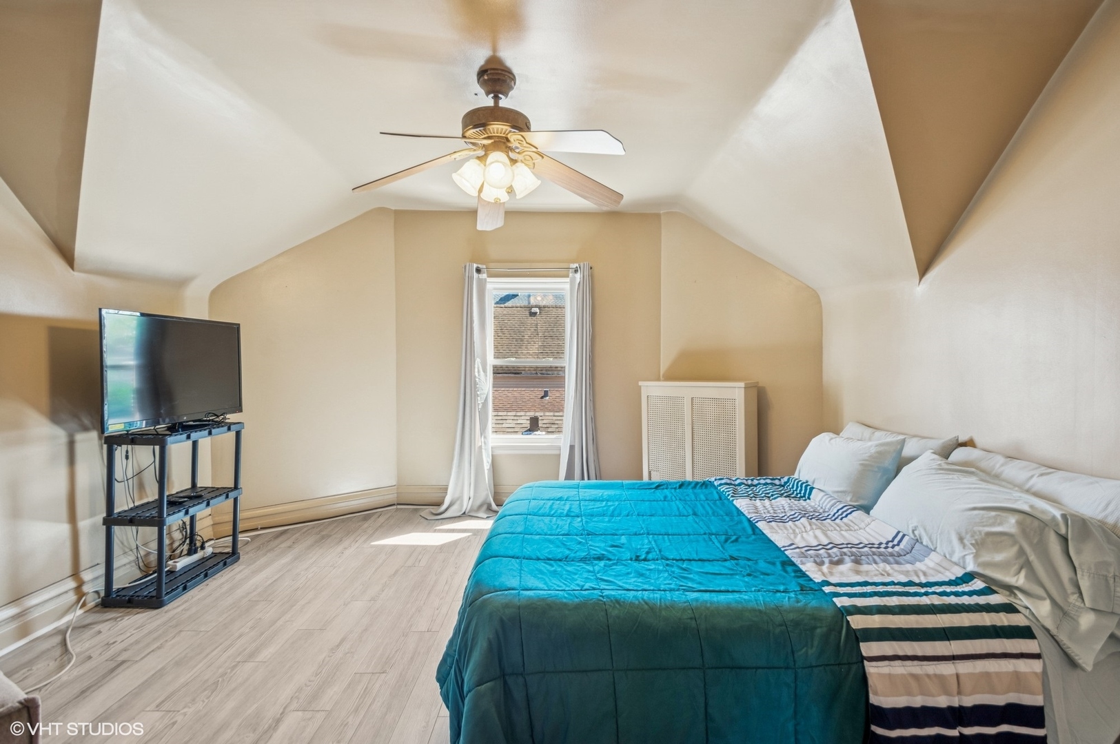 4339 North Ridgeway Avenue Chicago, IL 60618 - Photo 20 of 30 Gallery Image 20