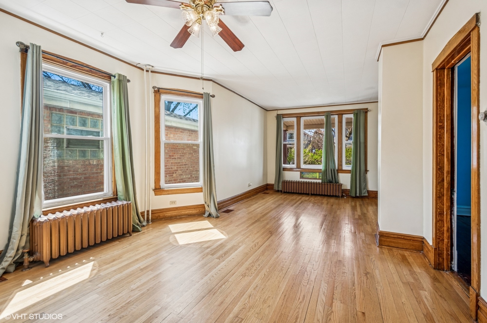 4339 North Ridgeway Avenue Chicago, IL 60618 - Photo 6 of 30 Gallery Image 6