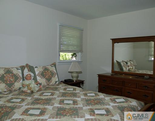 29 Larchmont Road Edison, NJ 08837 - Photo 7 of 10 Gallery Image 7