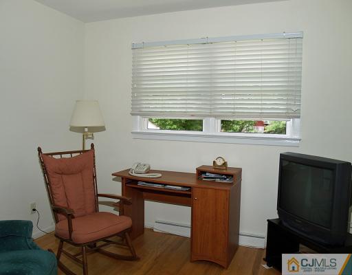 29 Larchmont Road Edison, NJ 08837 - Photo 8 of 10 Gallery Image 8