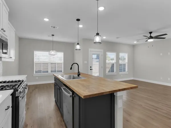 $2,400 | 4905 Sweetbay Road, Sherman, TX 75092