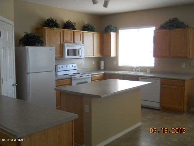 45375 Portabello Road Maricopa, AZ 85139 - Photo 9 of 13 kitchen (2)