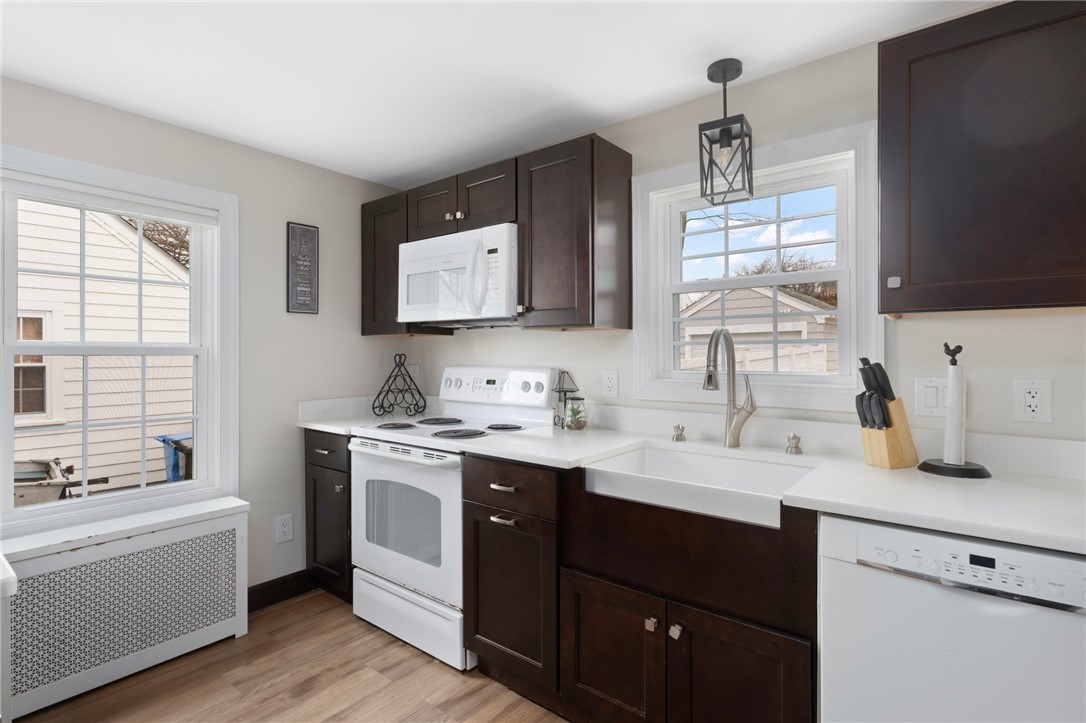 80 Mauran Street Cranston, RI 02910 - Photo 4 of 36