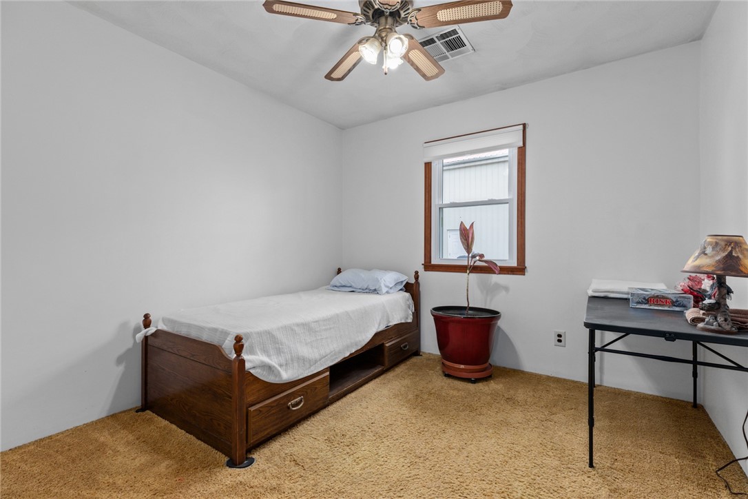 606 Field Avenue Flora, IL 62839 - Photo 22 of 23 Gallery Image 22