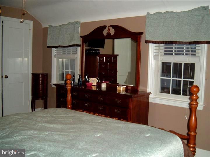 209 Friendship Road Drexel Hill, PA 19026 - Photo 15 of 18 Bedroom - Main