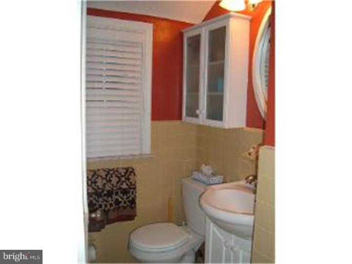 209 Friendship Road Drexel Hill, PA 19026 - Photo 16 of 18 Bathroom