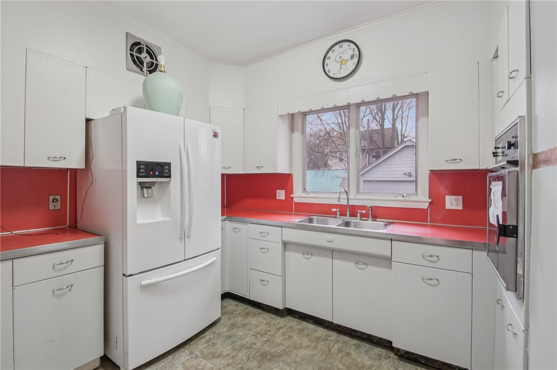 73 Herkimer Street Rochester, NY 14609 - Photo 9 of 31