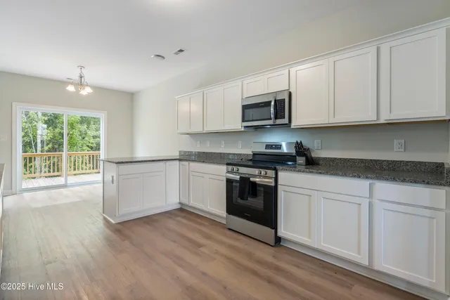 $2,450 | 909 Freewoods Court, Jacksonville, NC 28546