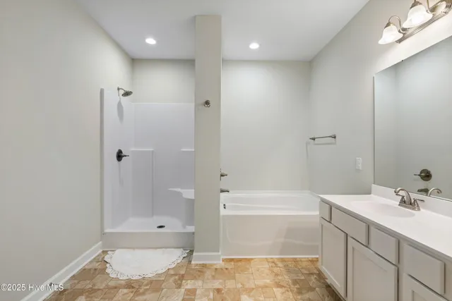 $2,450 | 909 Freewoods Court, Jacksonville, NC 28546