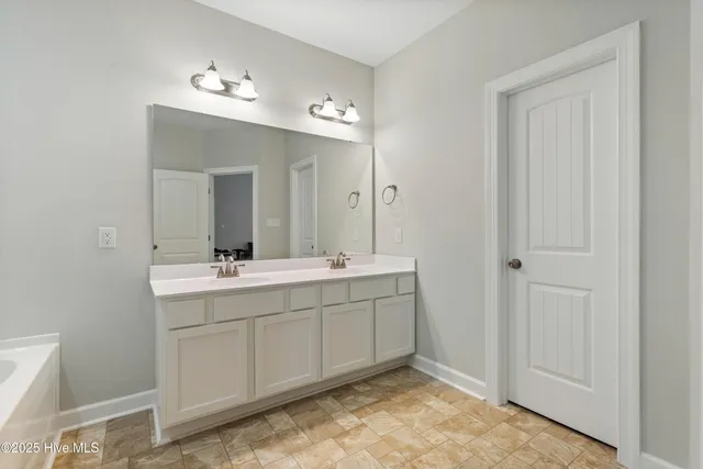 $2,450 | 909 Freewoods Court, Jacksonville, NC 28546