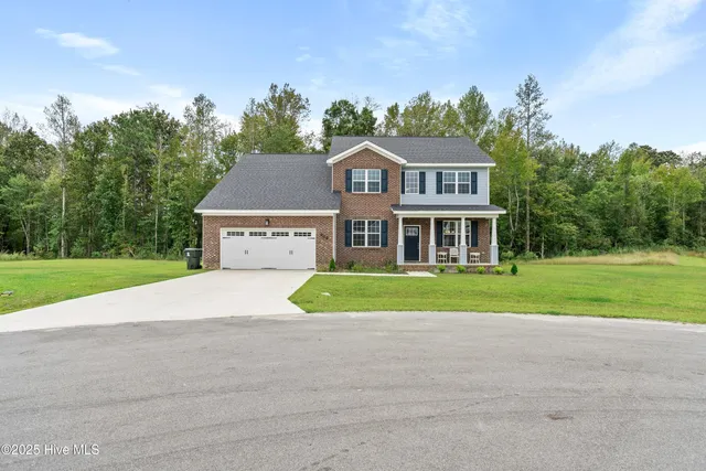 $2,450 | 909 Freewoods Court, Jacksonville, NC 28546