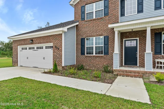 $2,450 | 909 Freewoods Court, Jacksonville, NC 28546