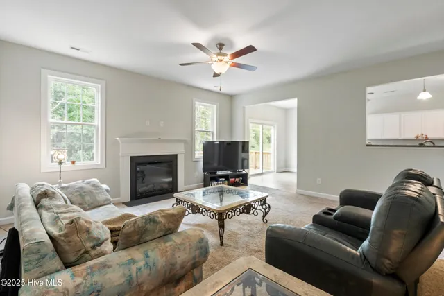 $2,450 | 909 Freewoods Court, Jacksonville, NC 28546