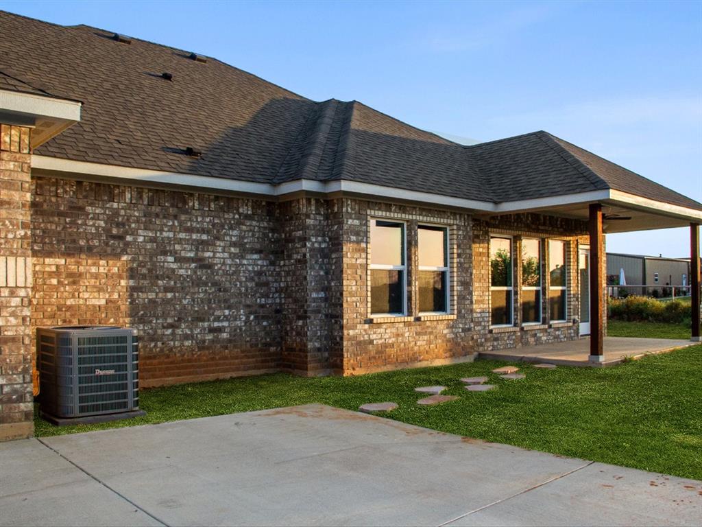 1013 Magnolia Court Springtown, TX 76082 - Photo 25 of 27