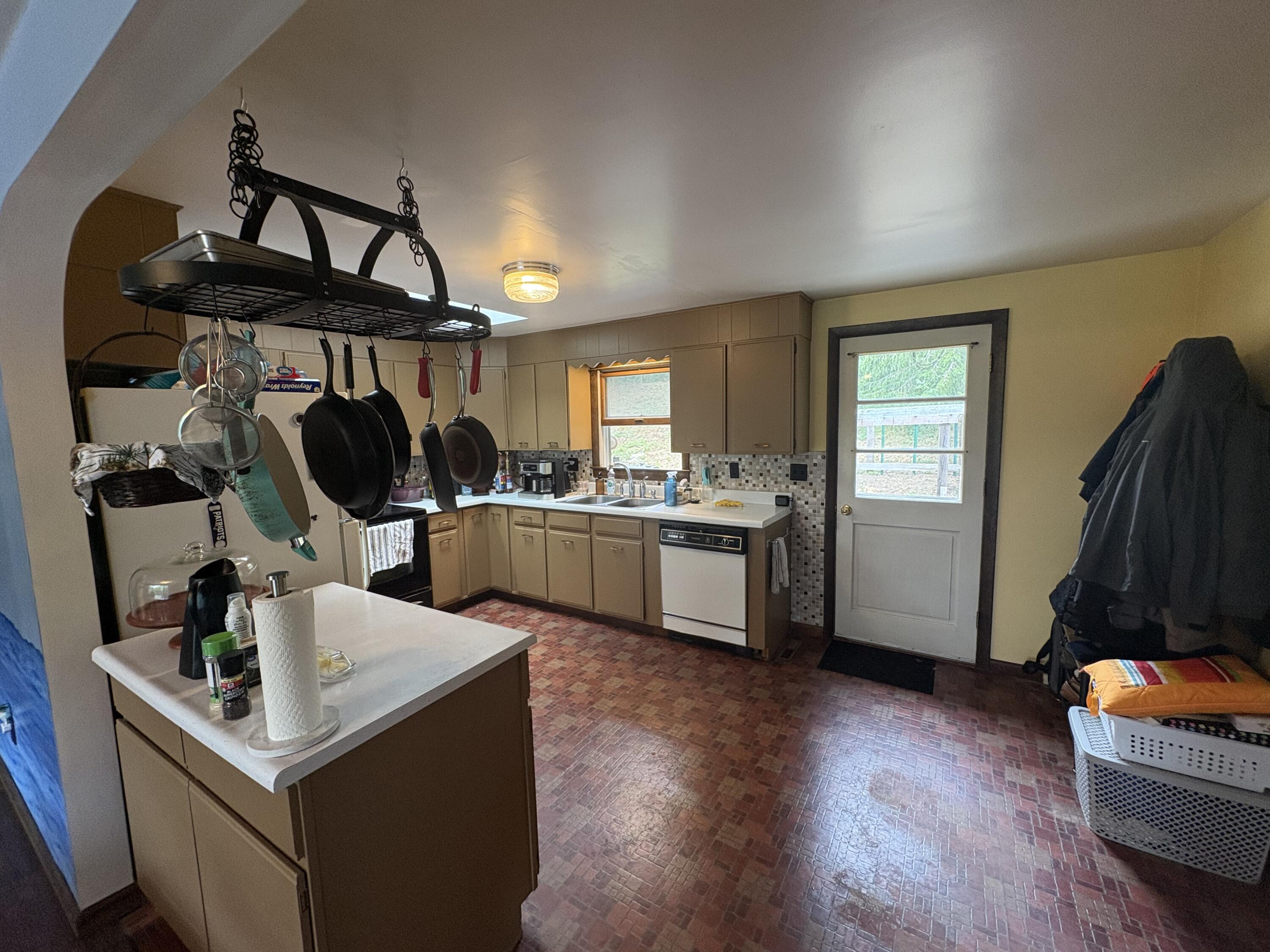 25 Water Street Thomaston, ME 04861 - Photo 19 of 39 IMG_1360