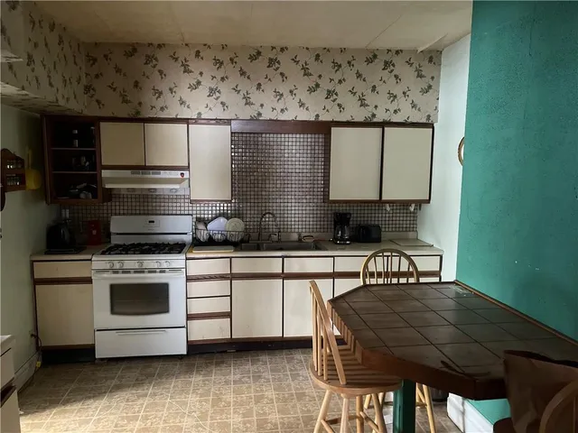 $54,900 | 253 Ridge Avenue, New Kensington, PA 15068