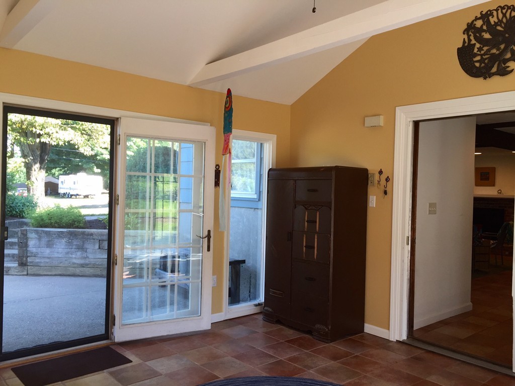 26 Stockwell Road Hadley, MA 01035 - Photo 3 of 29 Gallery Image 3