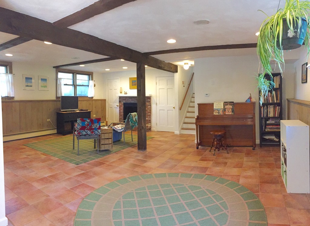 26 Stockwell Road Hadley, MA 01035 - Photo 4 of 29 Gallery Image 4