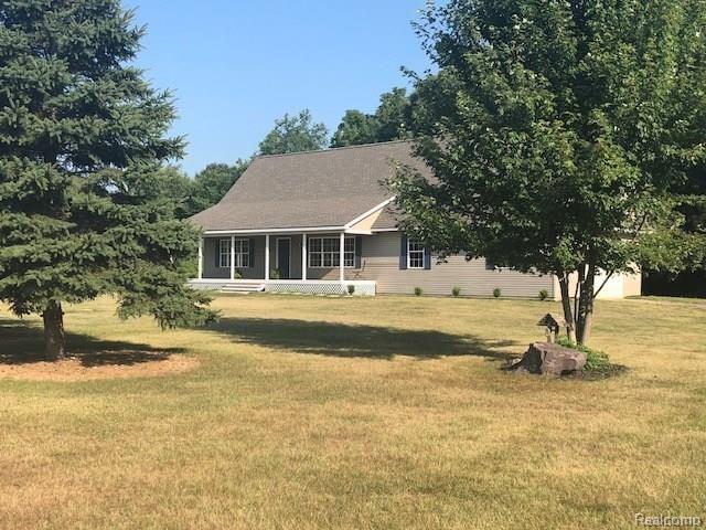5731 Preston Road Howell, MI 48855 - Photo 2 of 40 IMG_4001.jpg