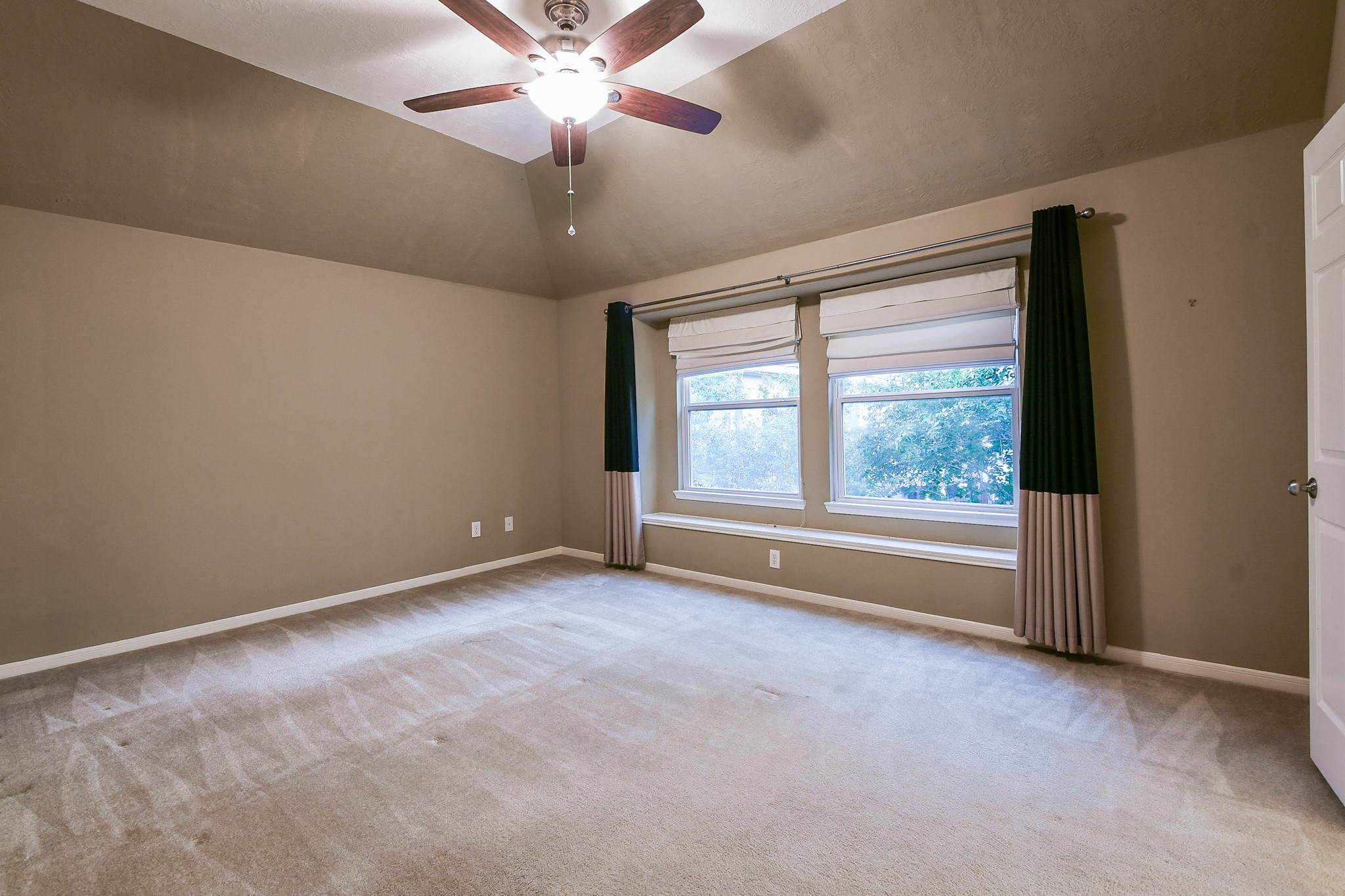 2415 Lacyberry Street Houston, TX 77080 - Photo 21 of 36 an empty room with windows and fan