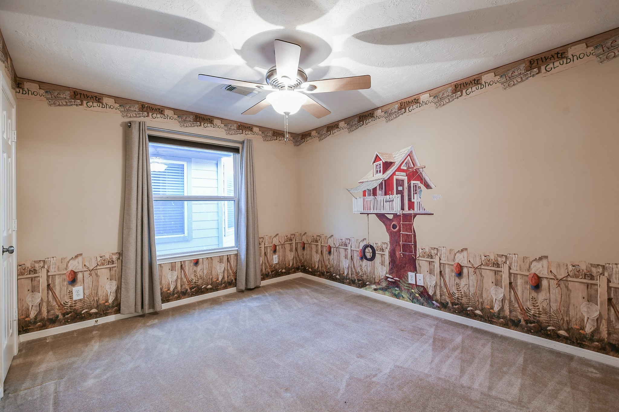 2415 Lacyberry Street Houston, TX 77080 - Photo 30 of 36 an empty room with windows and fan