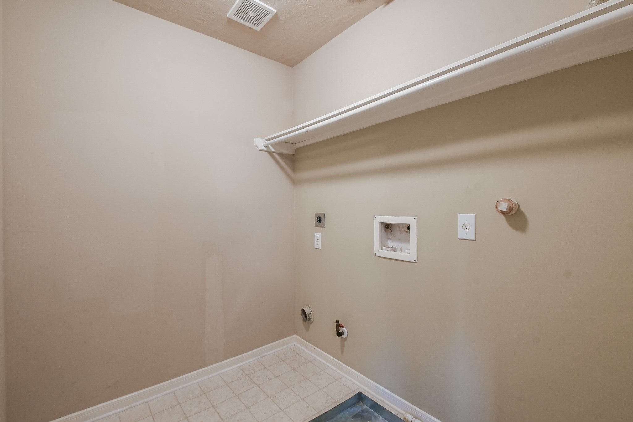 2415 Lacyberry Street Houston, TX 77080 - Photo 34 of 36 a view of utility room