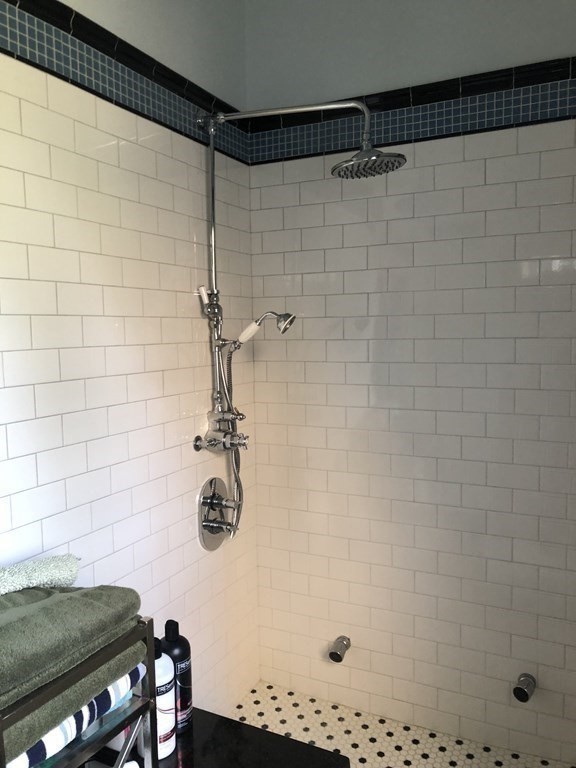 12 Estabrook Park Road Westminster, MA 01473 - Photo 18 of 29 a bathroom with a shower